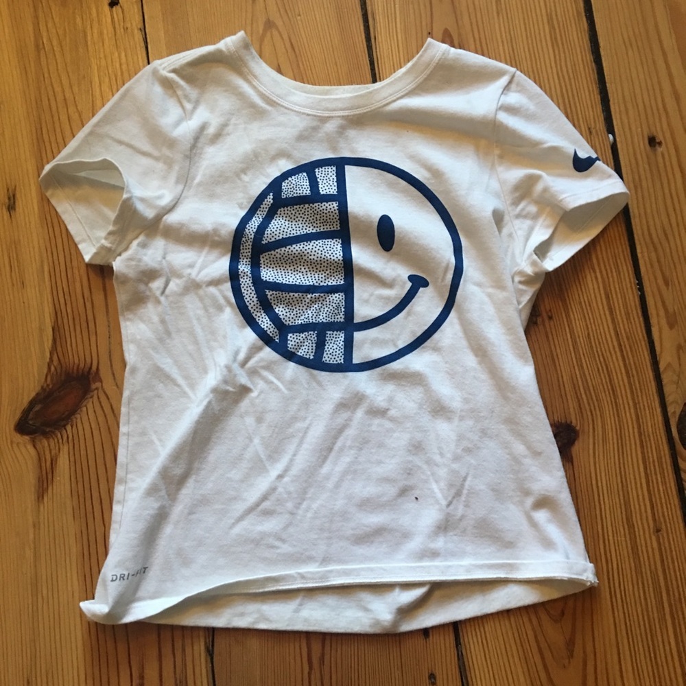 Girls Nike shirt medium